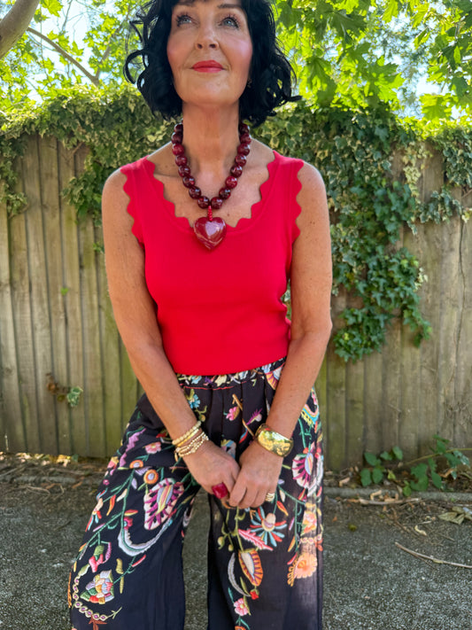 SCALLOPED VEST RED *New