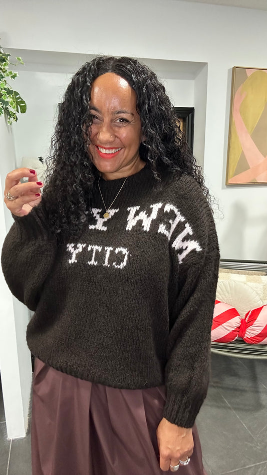 NEW YORK CHUNKY KNIT DEEP BROWN POWDER PINK TEXT *New