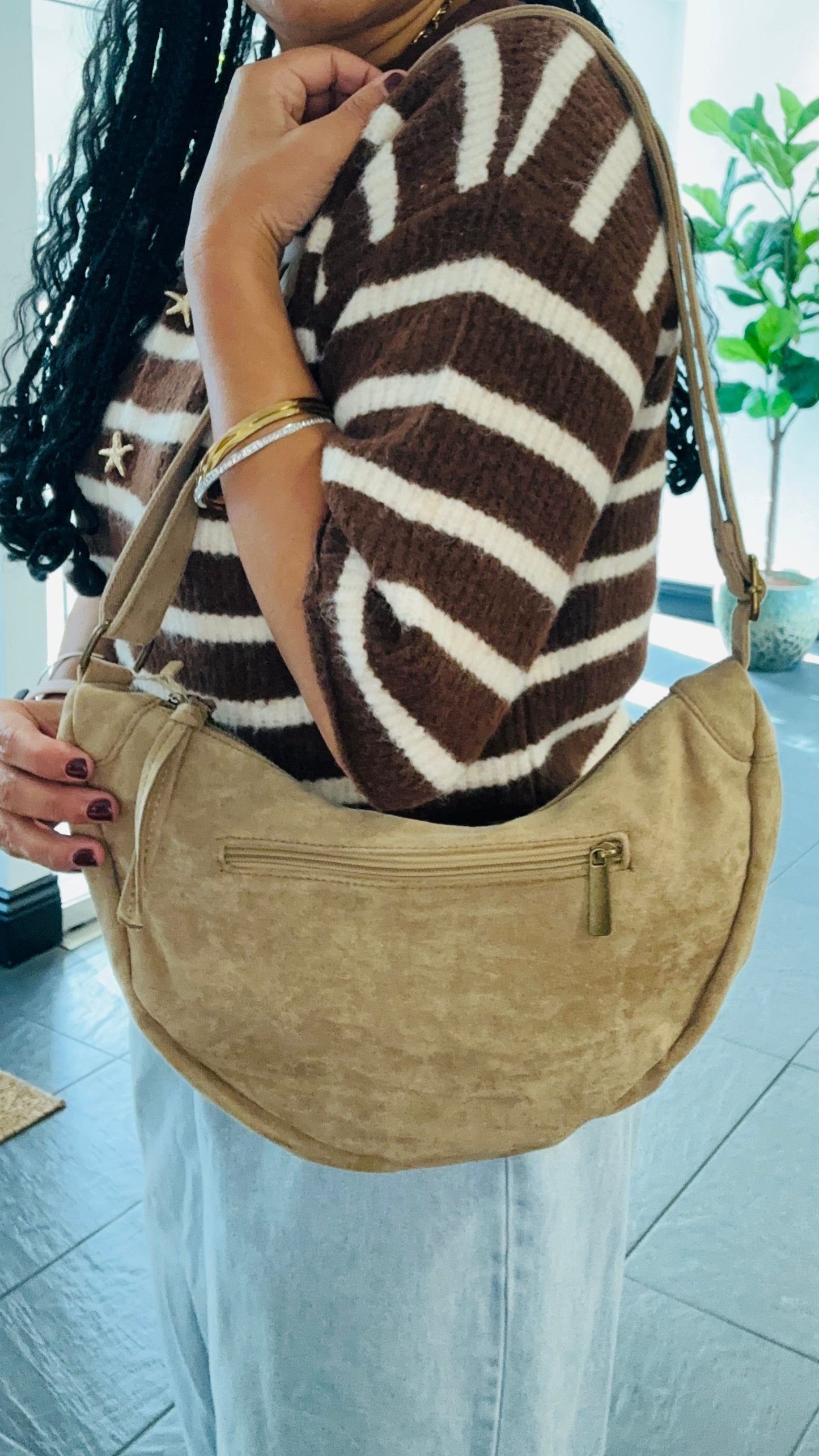 VELVET HALF MOON CROSS BODY BAG BEIGE *New