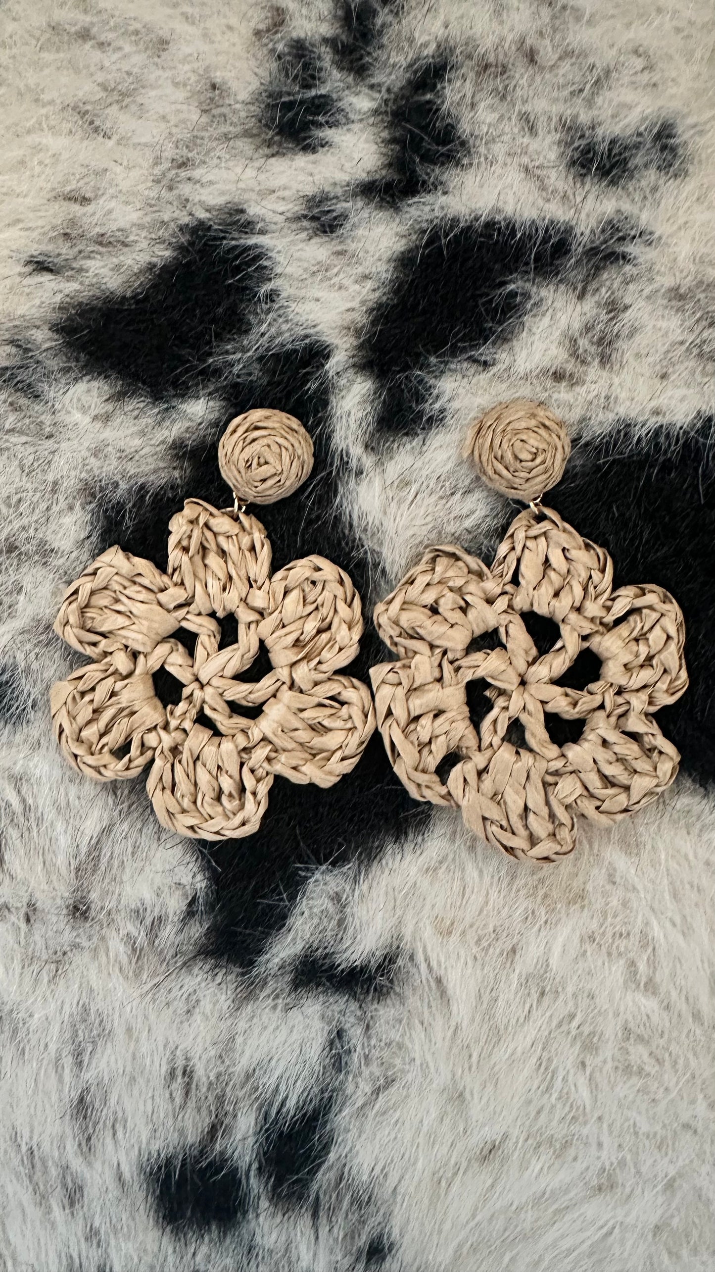 RAFFIA FLOWER EARRINGS BIEGE *New