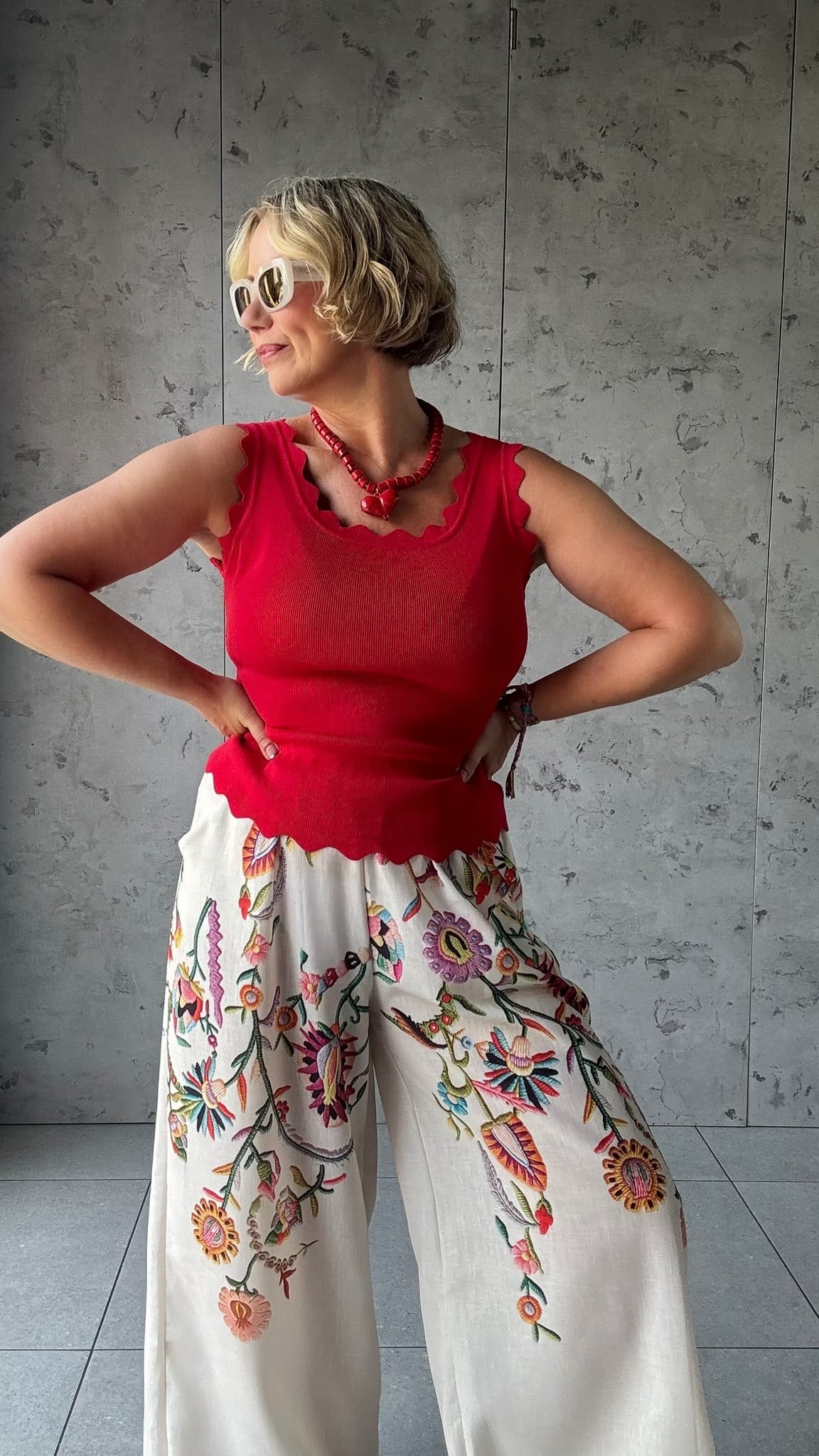 SCALLOPED VEST RED *New