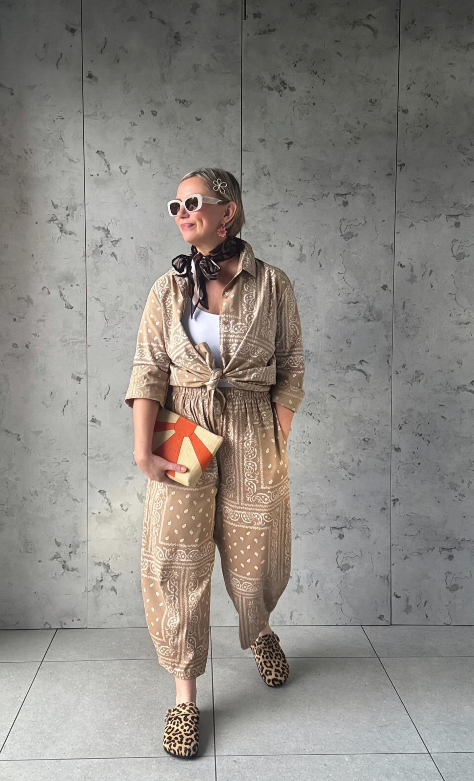 BANDANA PRINT SHIRT SAND BEIGE *New