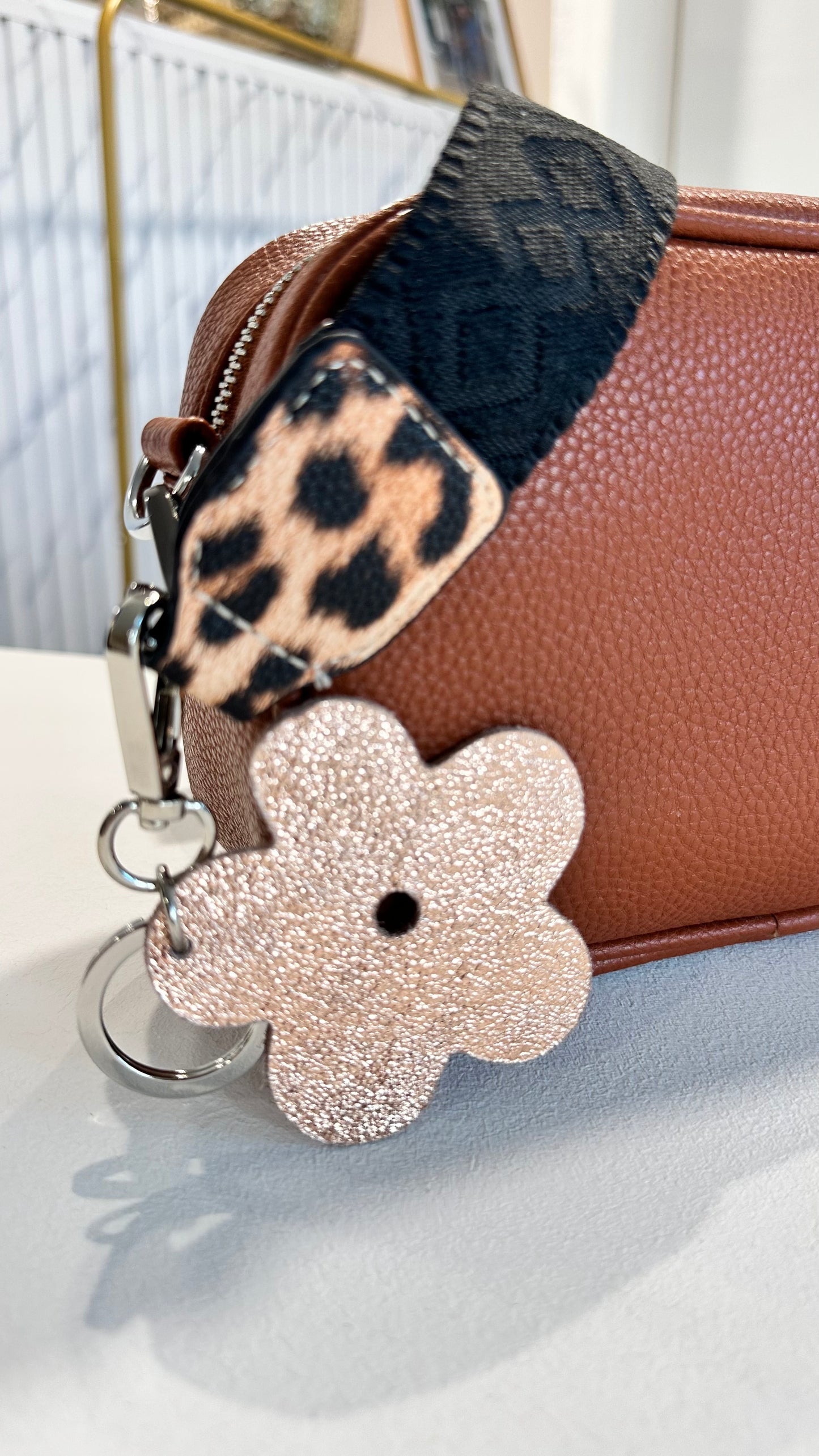 FLOWER LEATHER KEYRING BAG CHARM CHARM ROSE GOLD *New