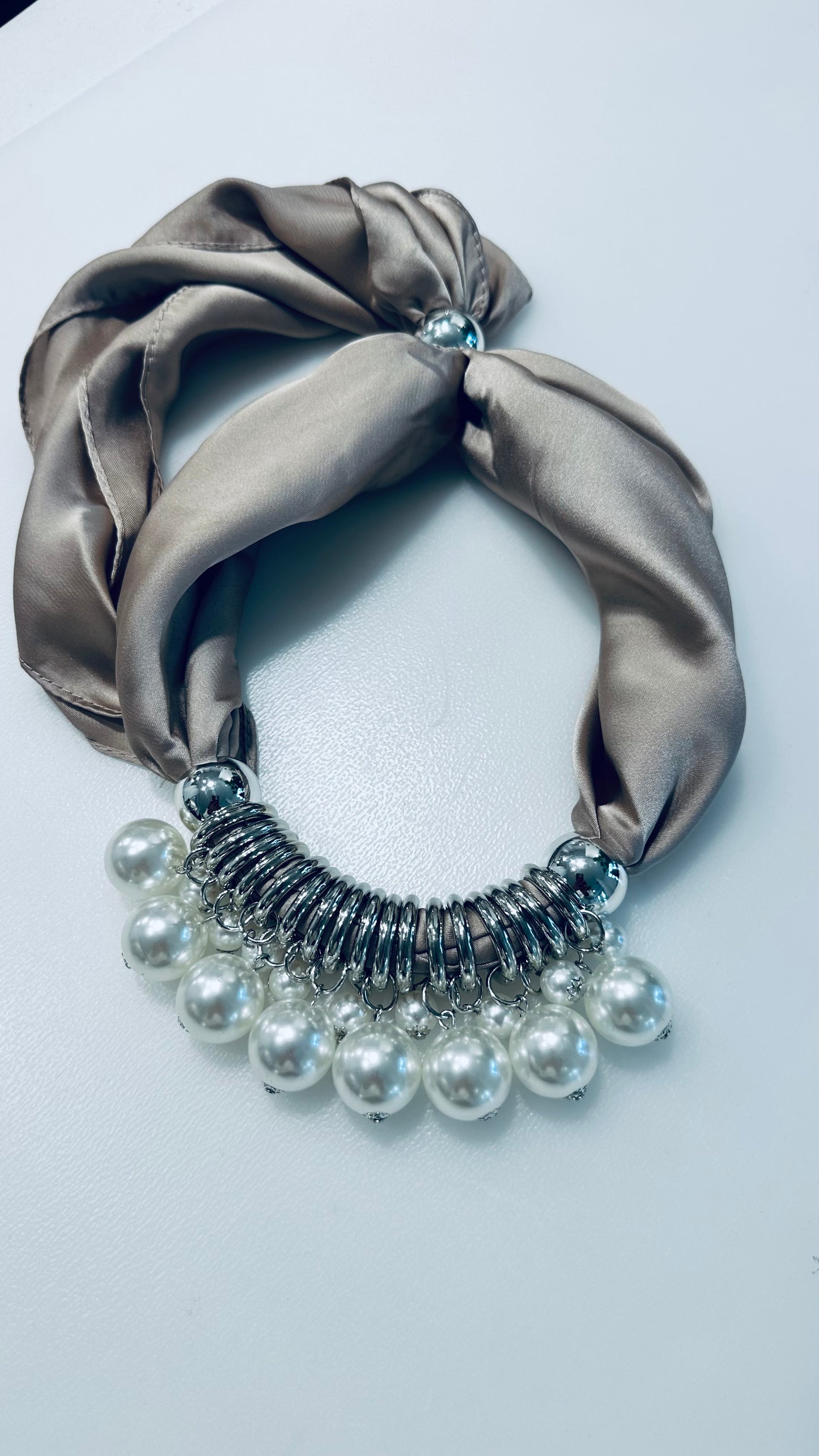JAN CHAMPAGNE SCARF NECKLACE PEARLS & SILVER *New