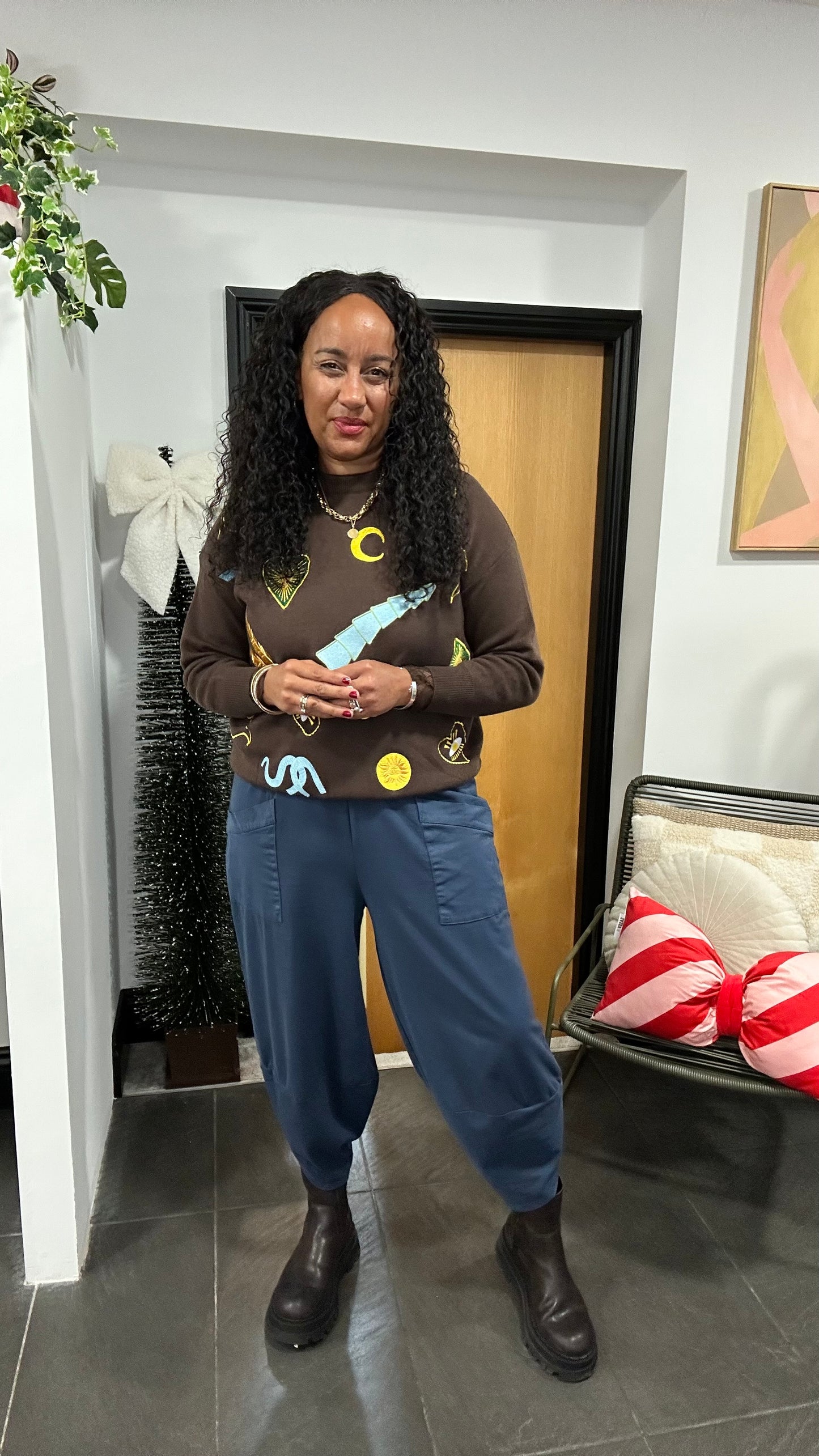 MOONSHINE & SYMBOL EMBROIDERED SWEATER DEEP BROWN *New