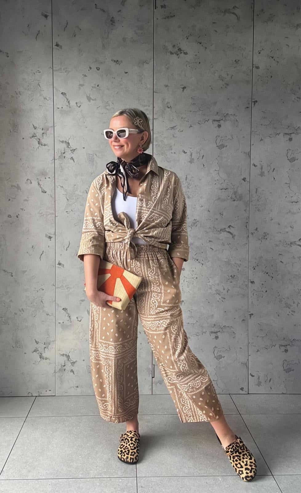 BANDANA PRINT SHIRT SAND BEIGE *New