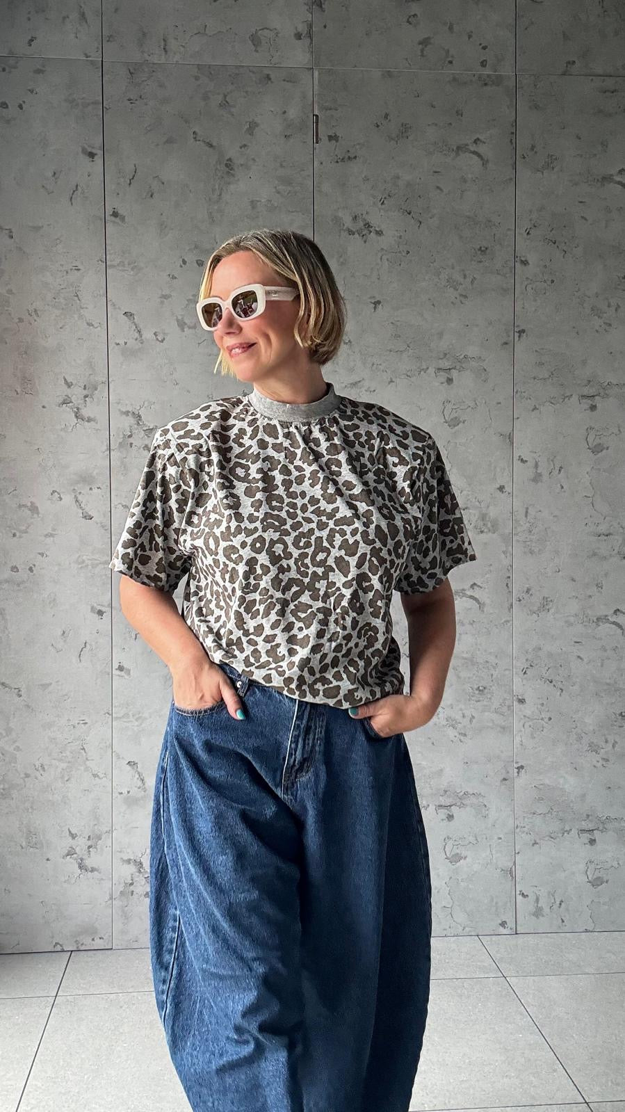 JOYNA LEOPARD SHOULDER PAD T-SHIRT GREY *New