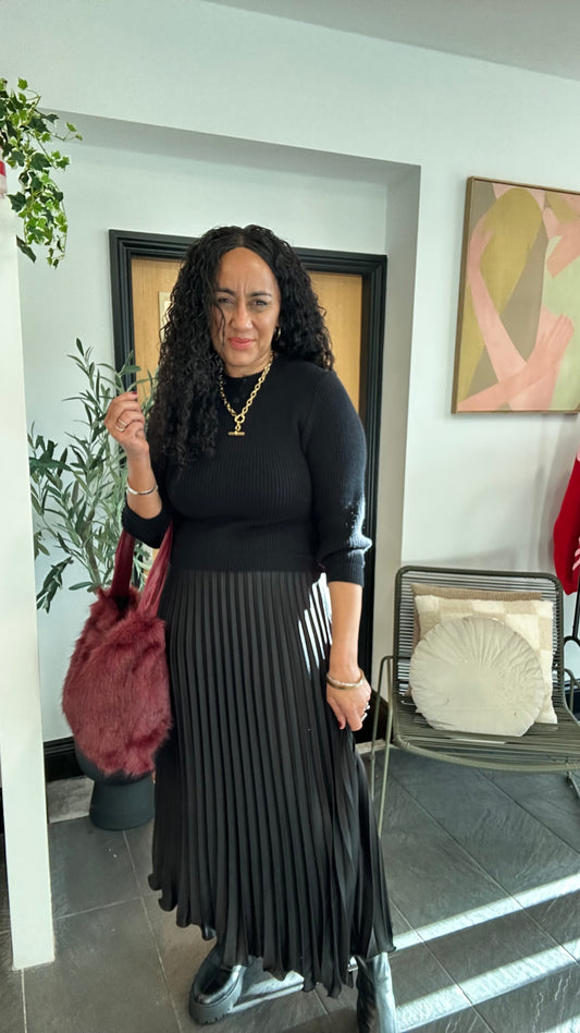 SATIN PLEATED KNIT DRESS BLACK *New