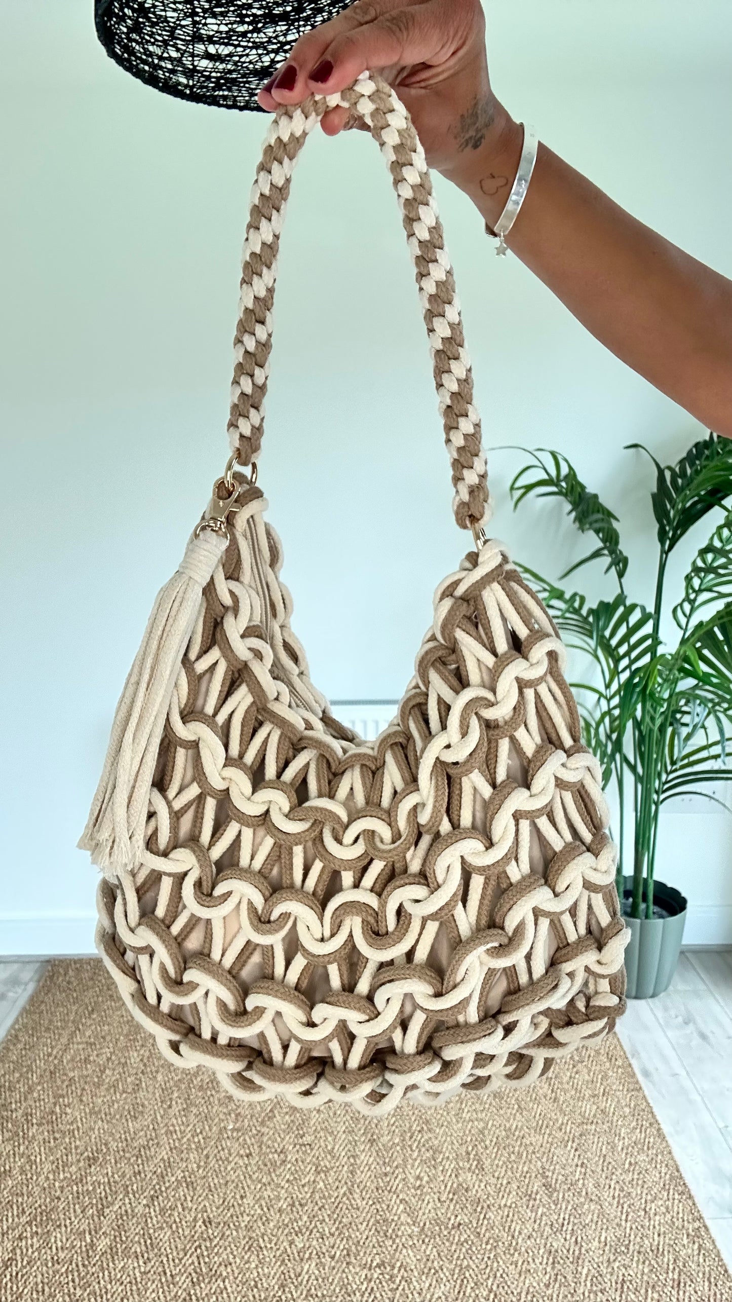 KNOTTED ROPE SHOULDER BAG CREAM & BEIGE *New