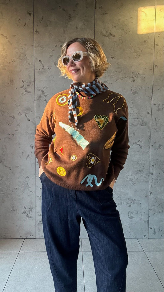 MOONSHINE & SYMBOL EMBROIDERED SWEATER DEEP BROWN *New