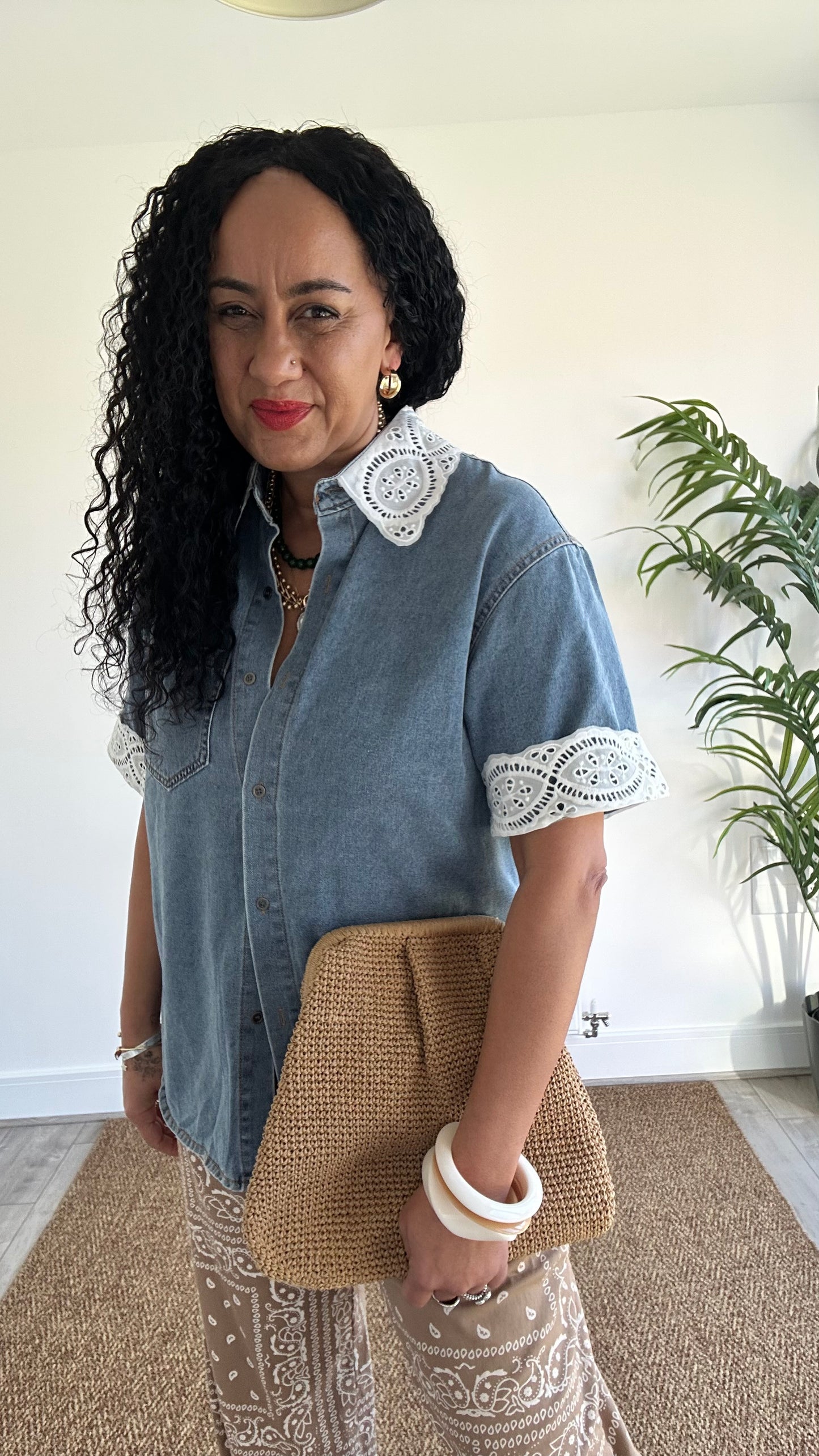 EMBROIDERY ANGLAISE COLAR DENIM SHIRT