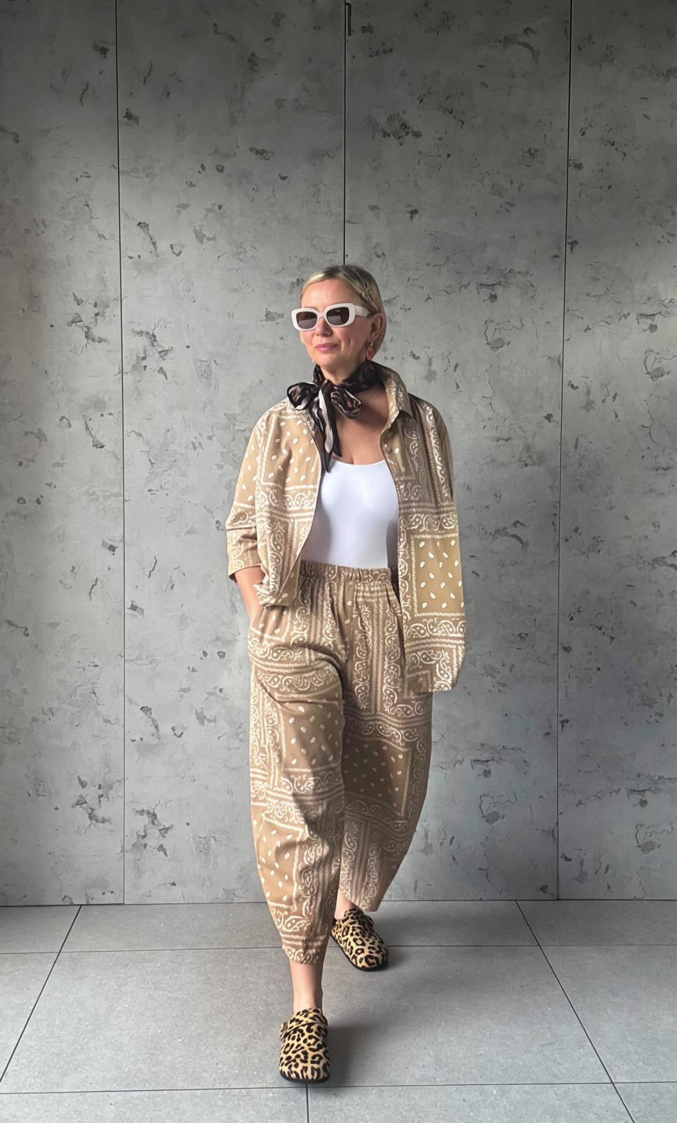 BANDANA PRINT SHIRT SAND BEIGE *New