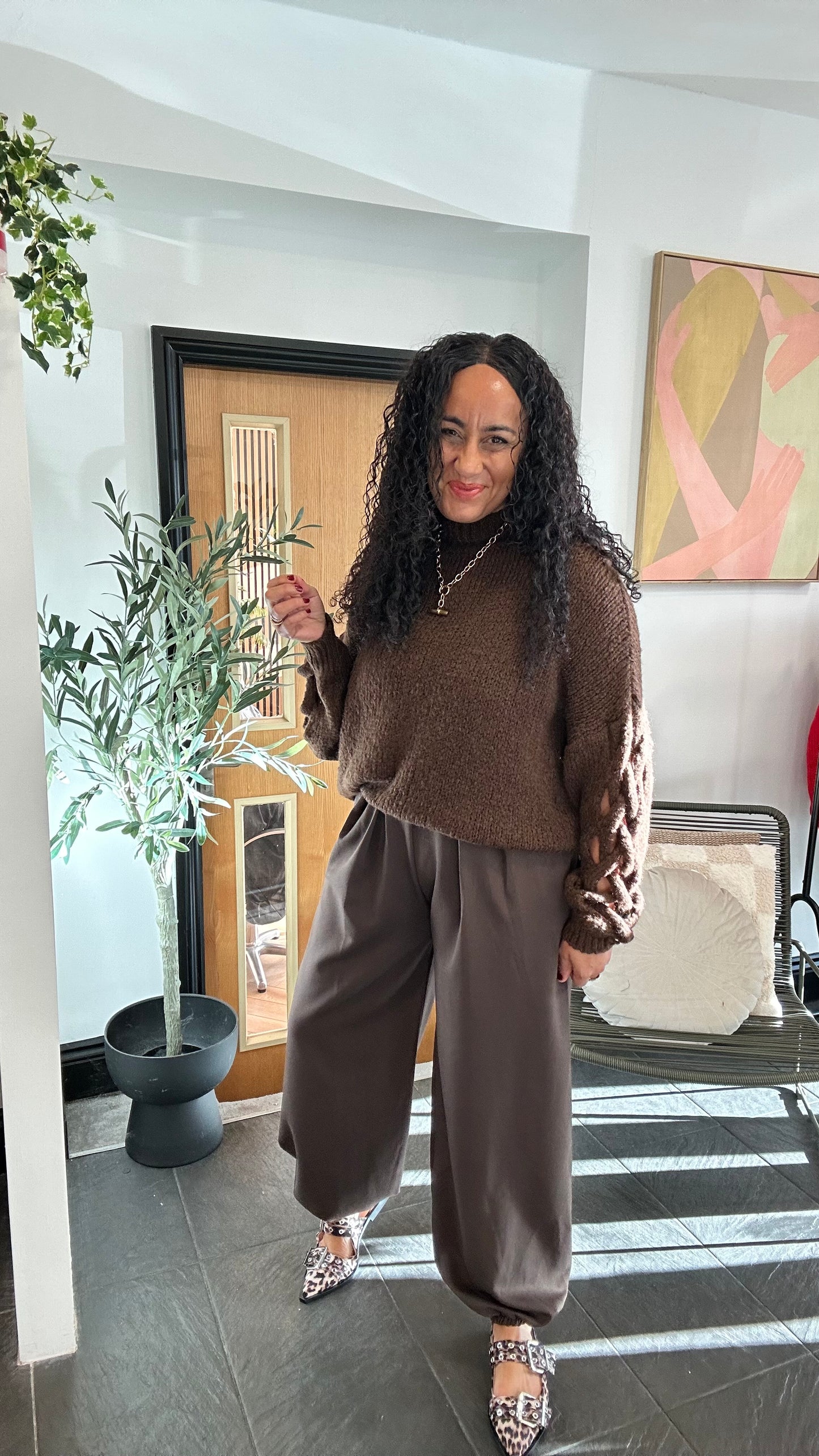 CUT OUT BALLOON SLEEVED OVERSIZED JUMPER WARM BROWN *New