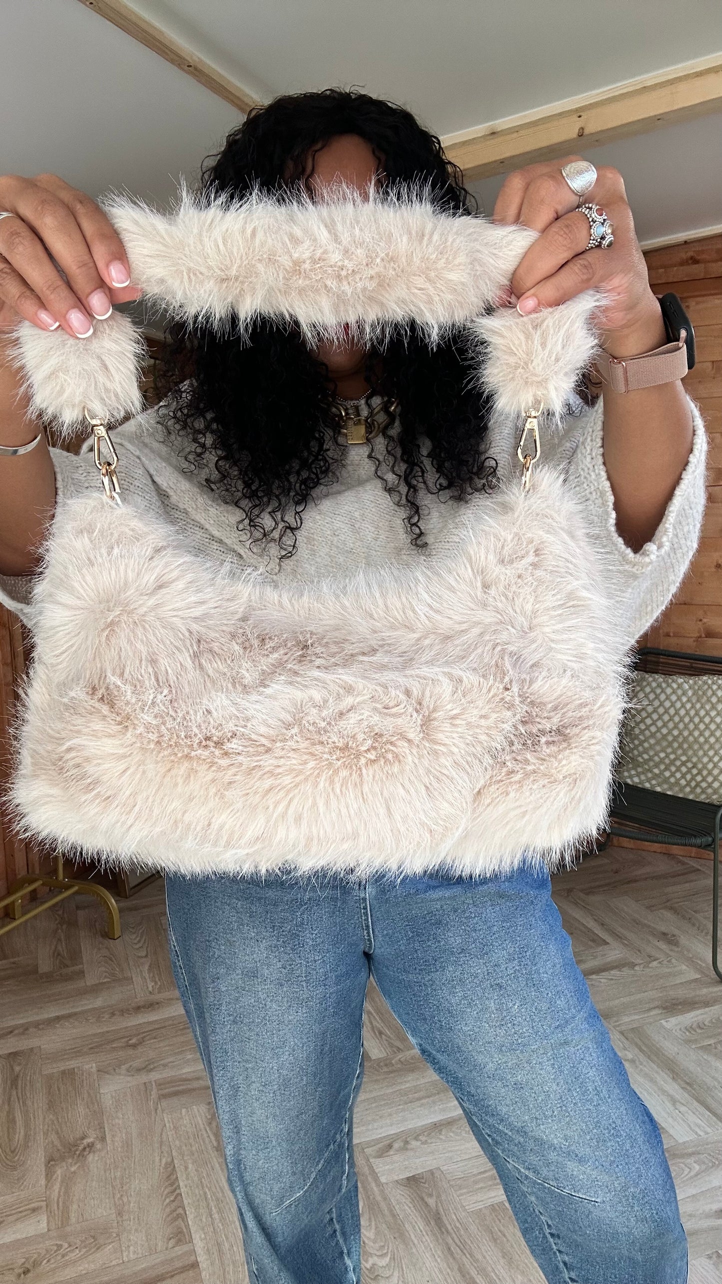 EZMAI FAUX FUR HANDBAG CREAM *New