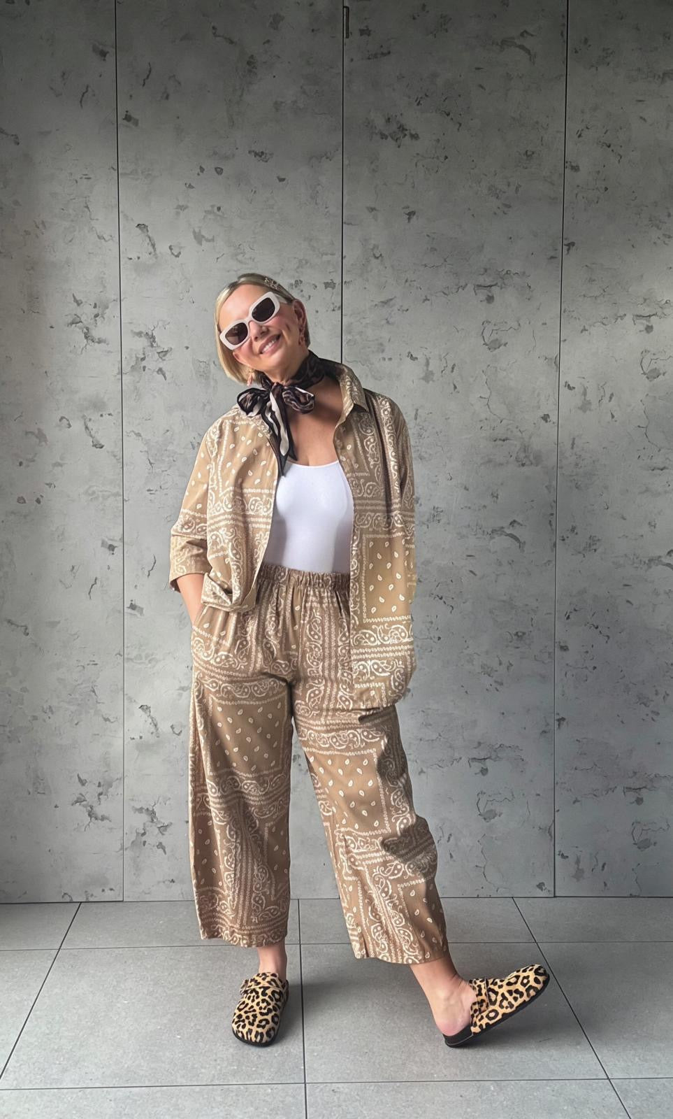 BANDANA PRINT SHIRT SAND BEIGE *New