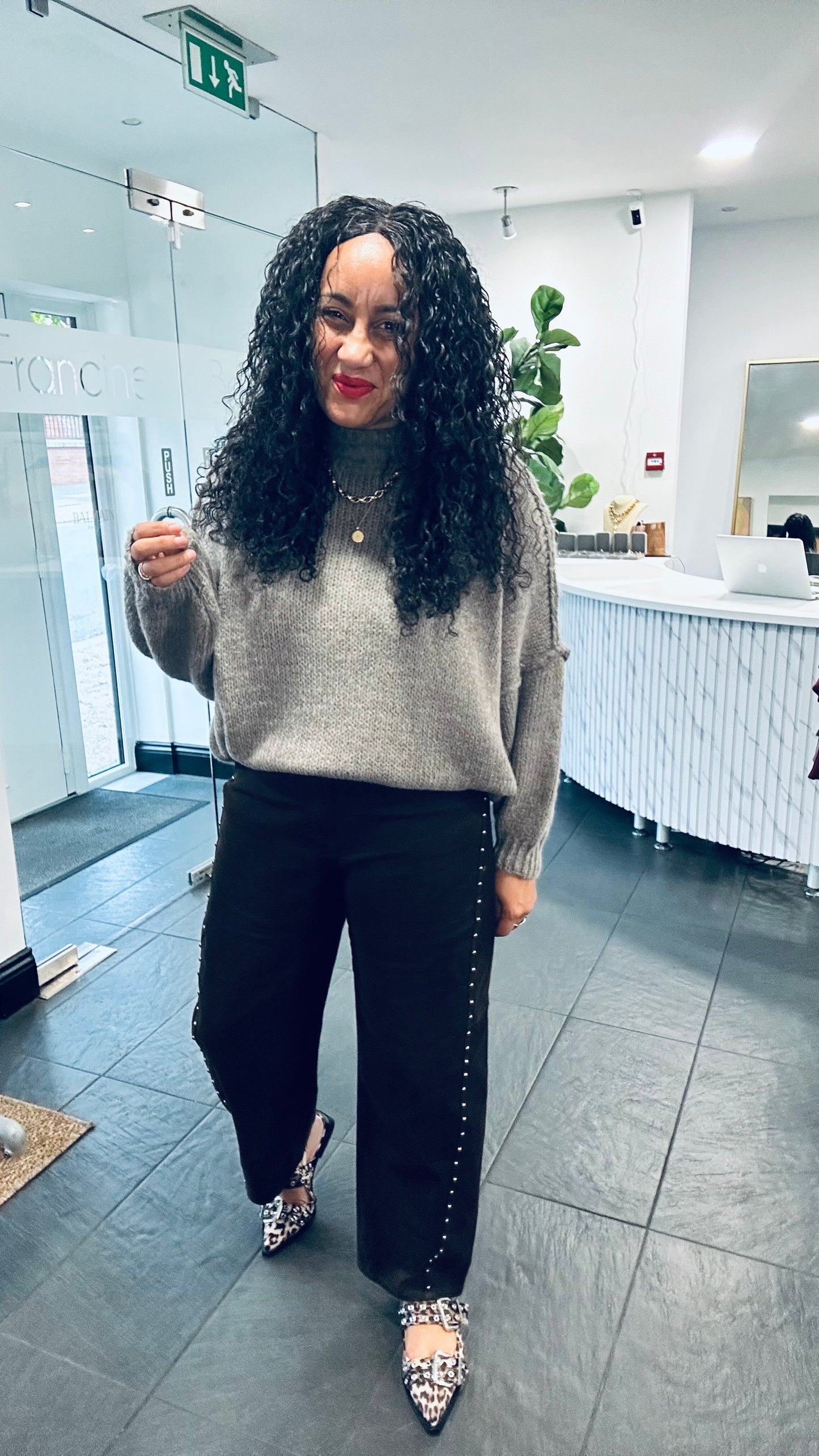 ALEX  RAW EDGE BALLOON SLEEVED JUMPER TAUPE *New