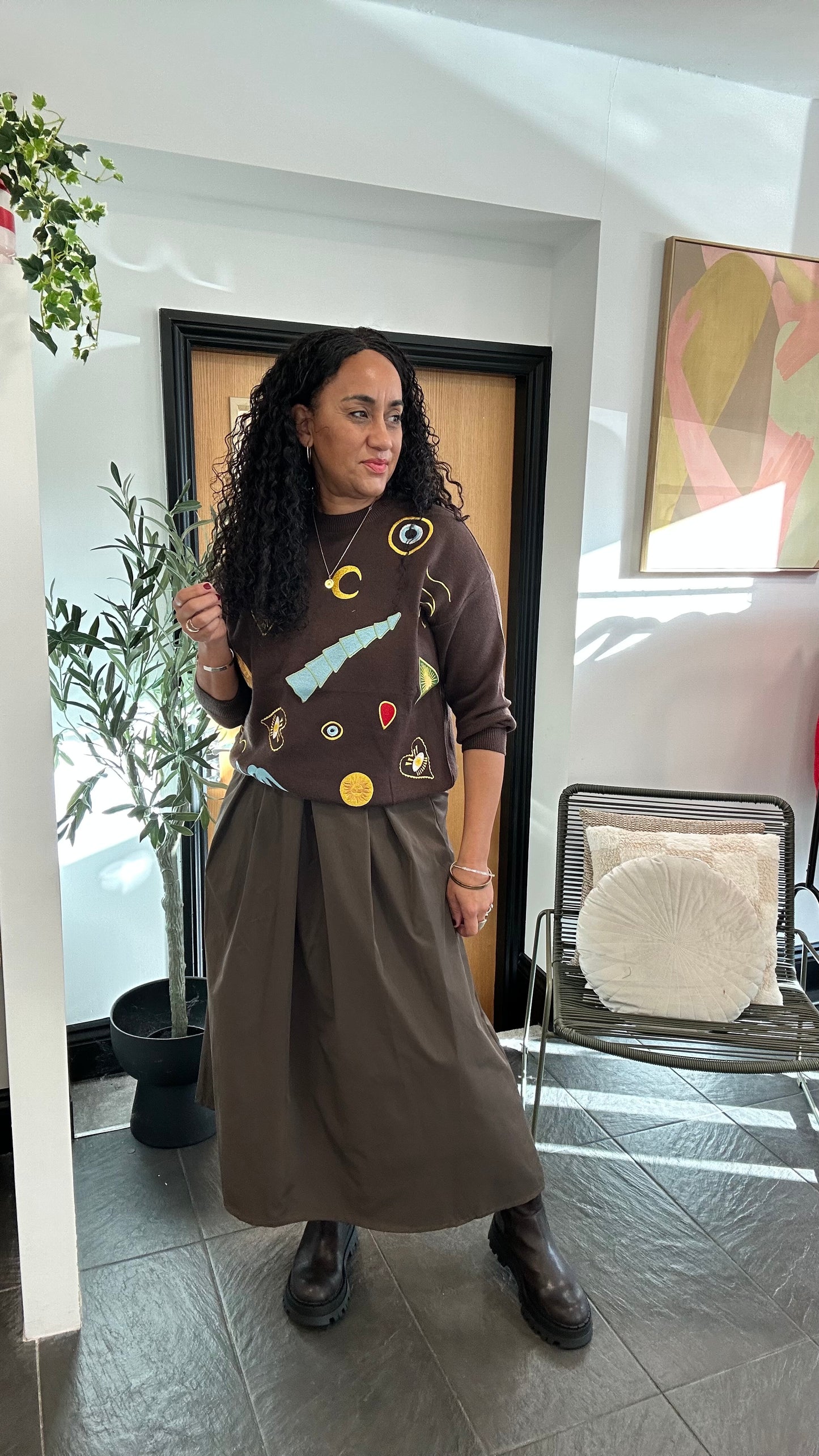 MOONSHINE & SYMBOL EMBROIDERED SWEATER DEEP BROWN *New