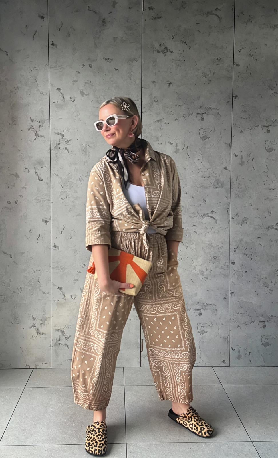 BANDANA PRINT SHIRT SAND BEIGE *New