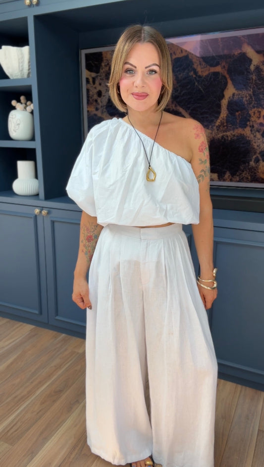 AMALFI ONE SHOULDER BUBBLE 
TOP WHITE *New