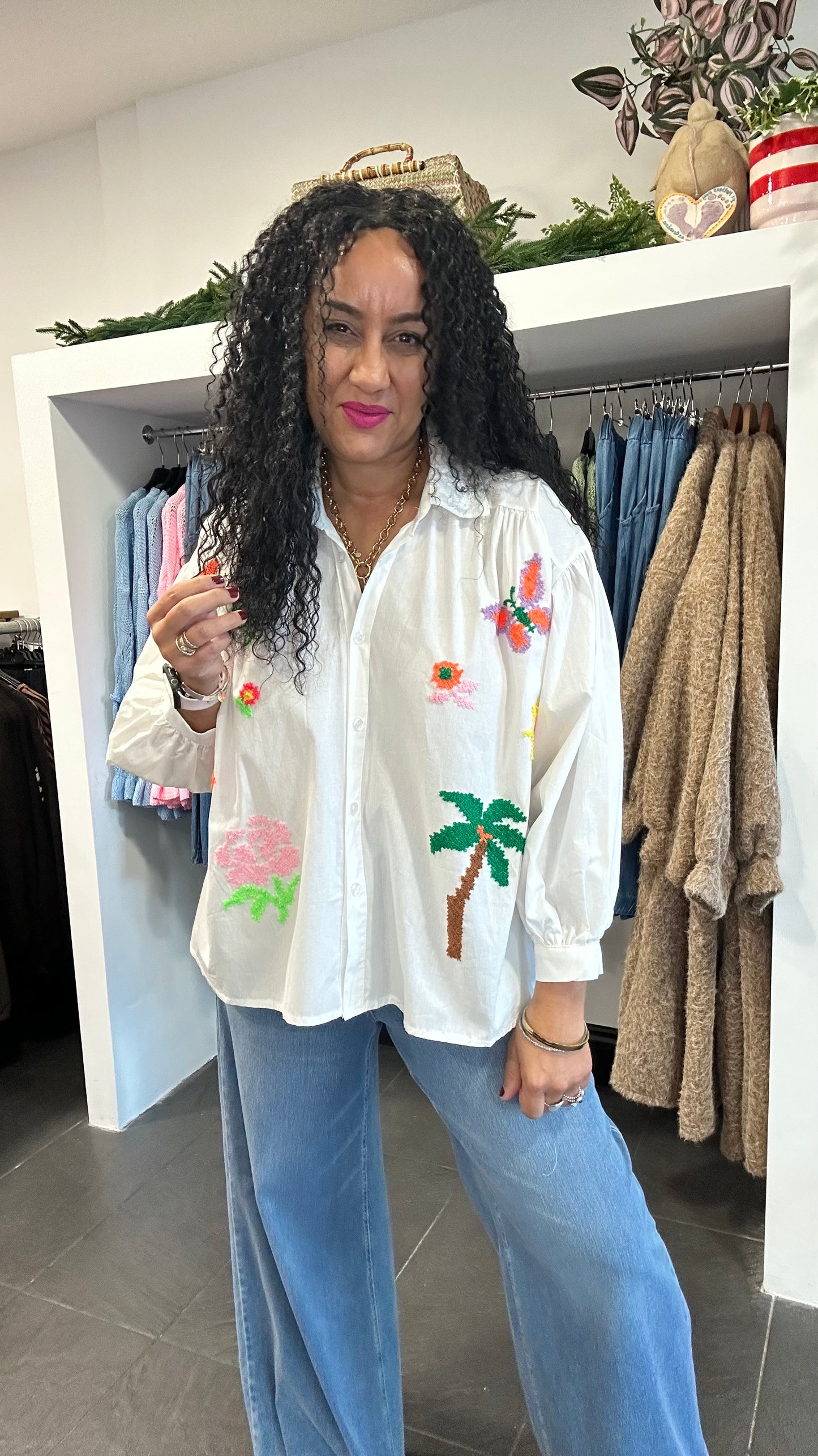 WHIMSICAL EMBROIDERED BLOUSE WHITE *New