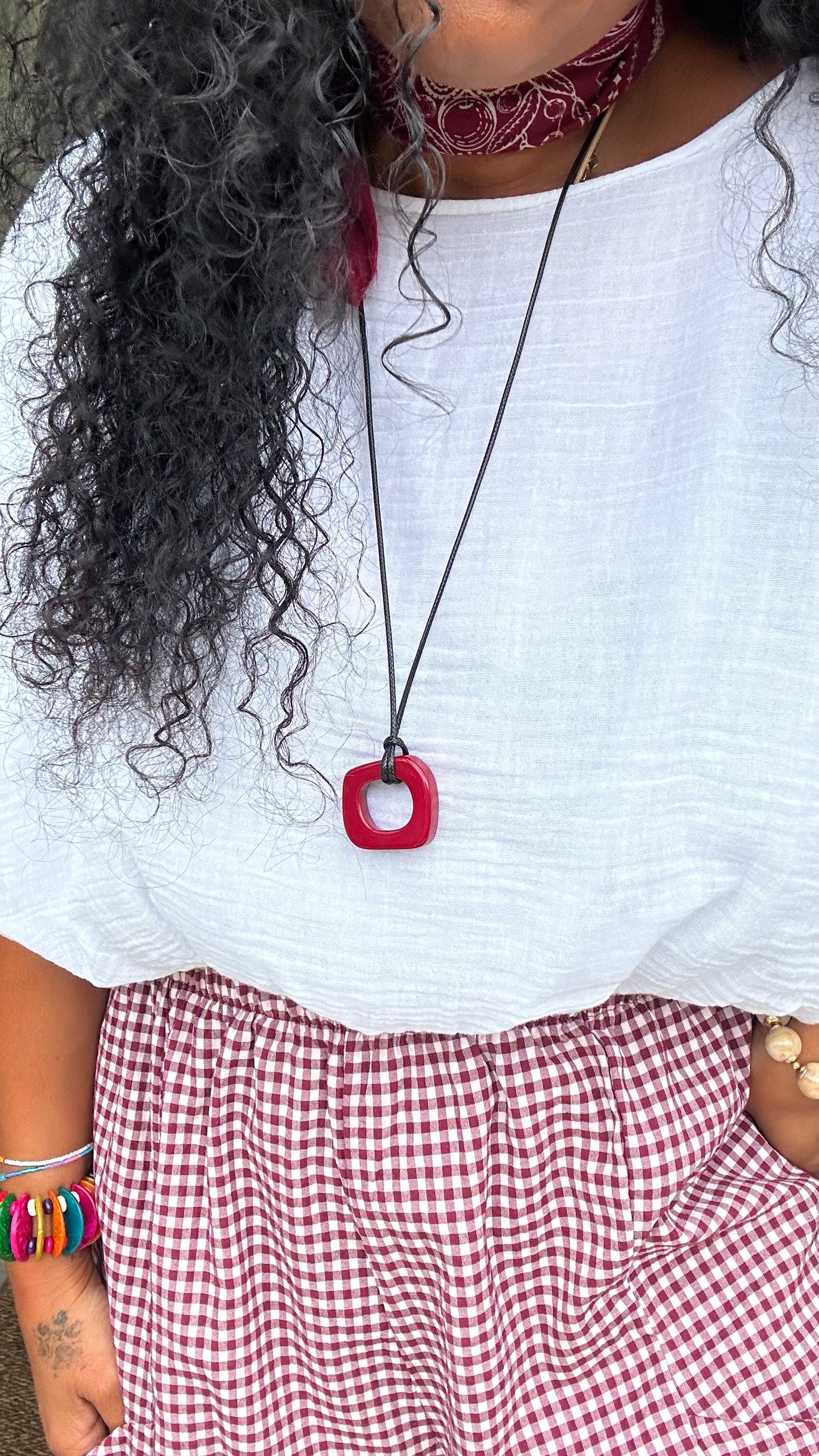 RESIN PENDANT BURGUNDY *New