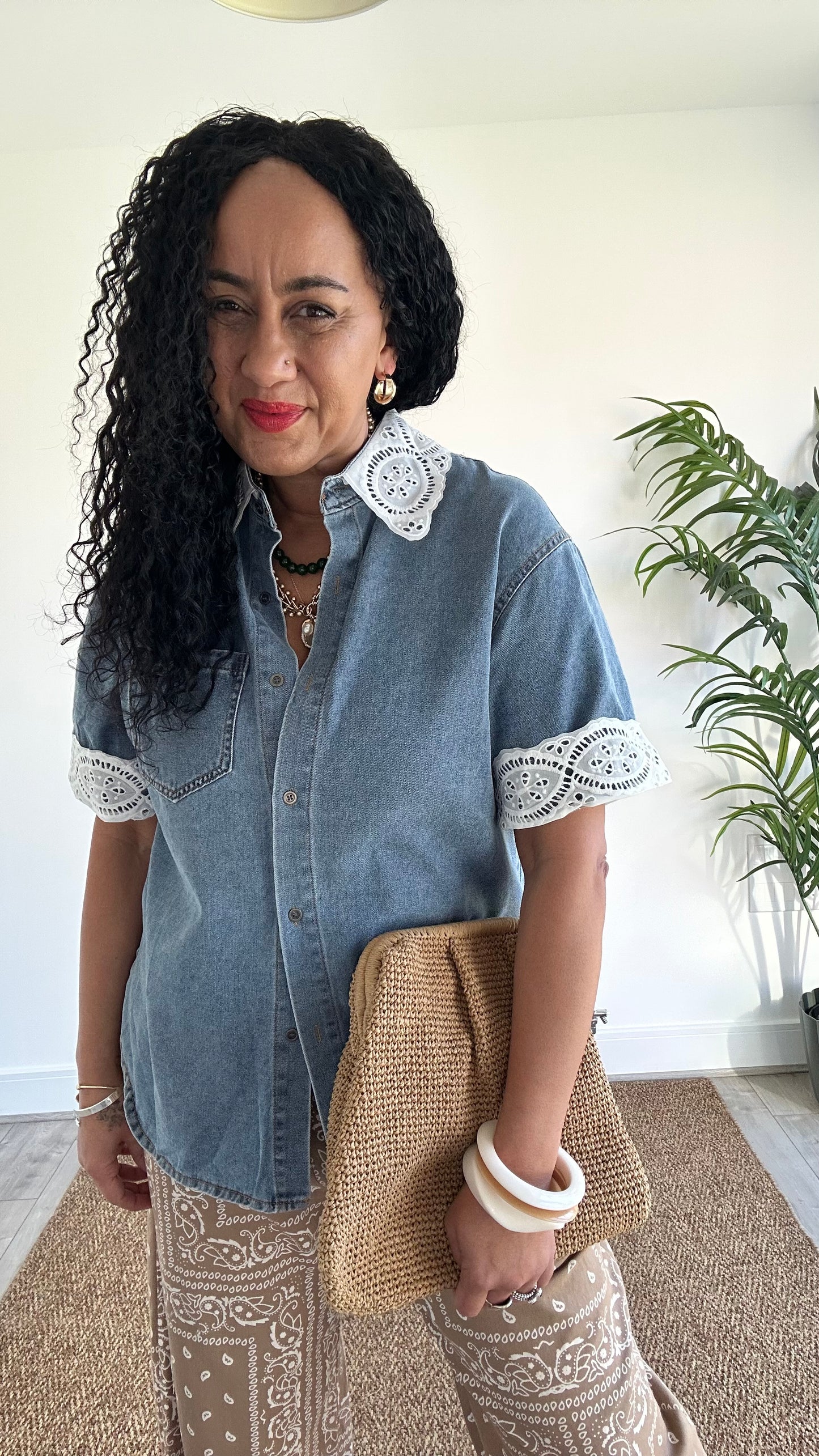 EMBROIDERY ANGLAISE COLAR DENIM SHIRT