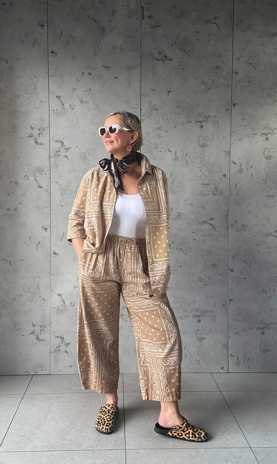 BANDANA PRINT SHIRT SAND BEIGE *New