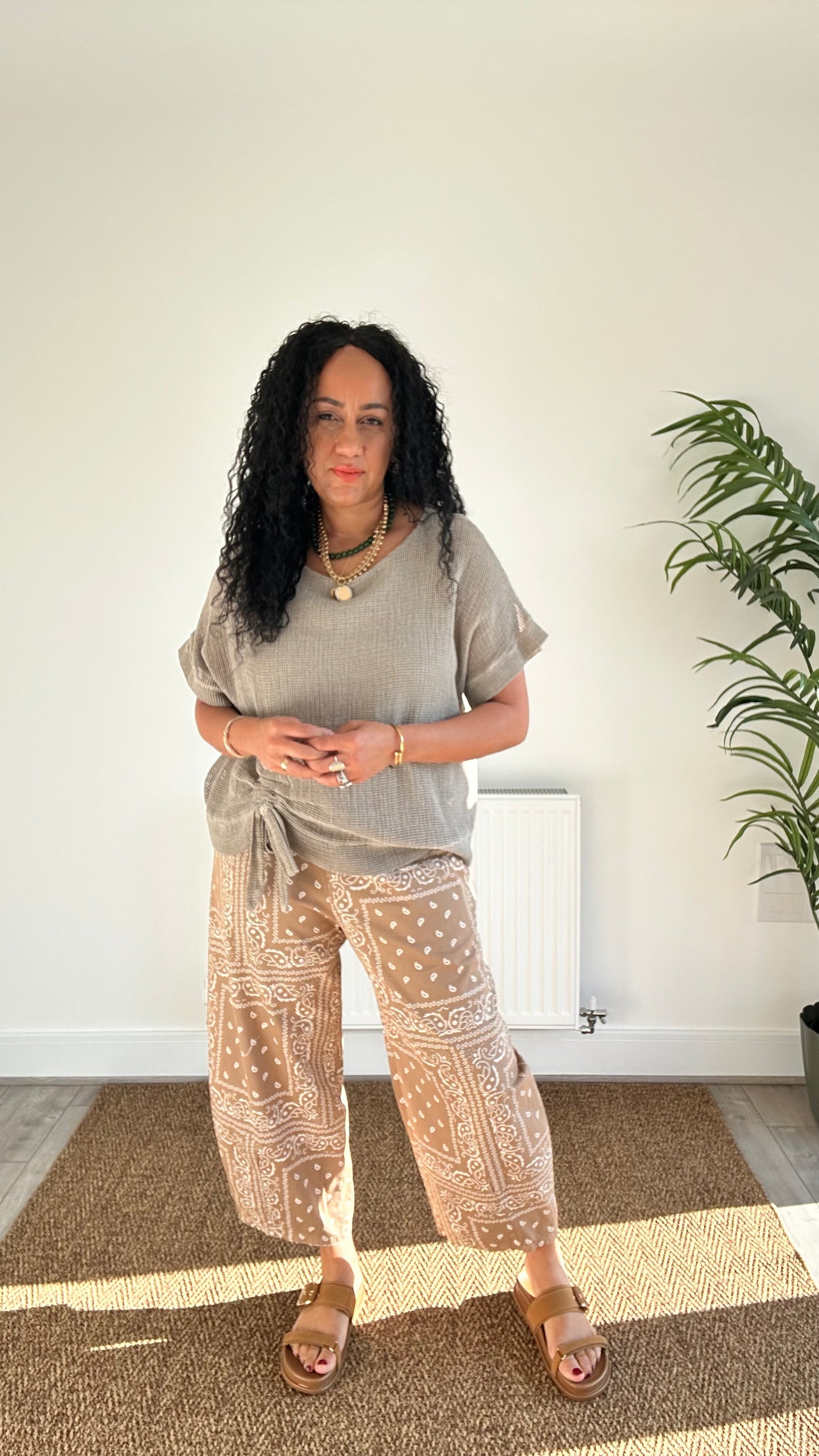 BANDANA PRINT BARREL LEG TROUSERS SAND BIEGE  *New