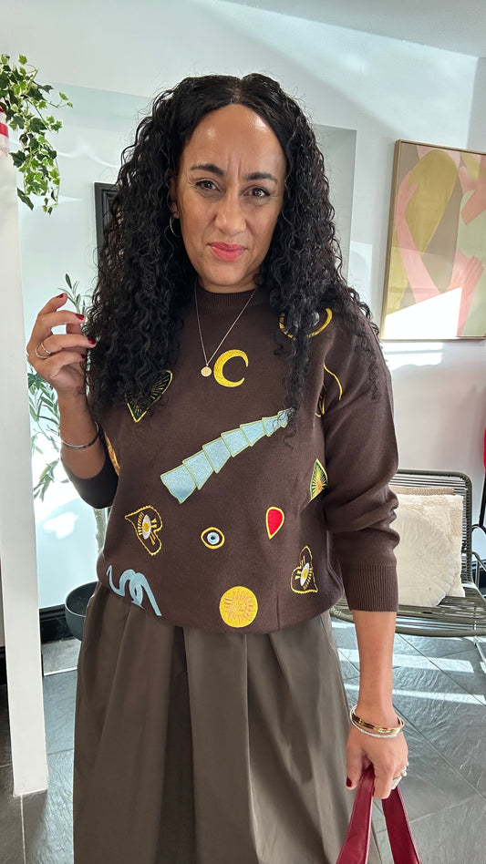 MOONSHINE & SYMBOL EMBROIDERED SWEATER DEEP BROWN *New