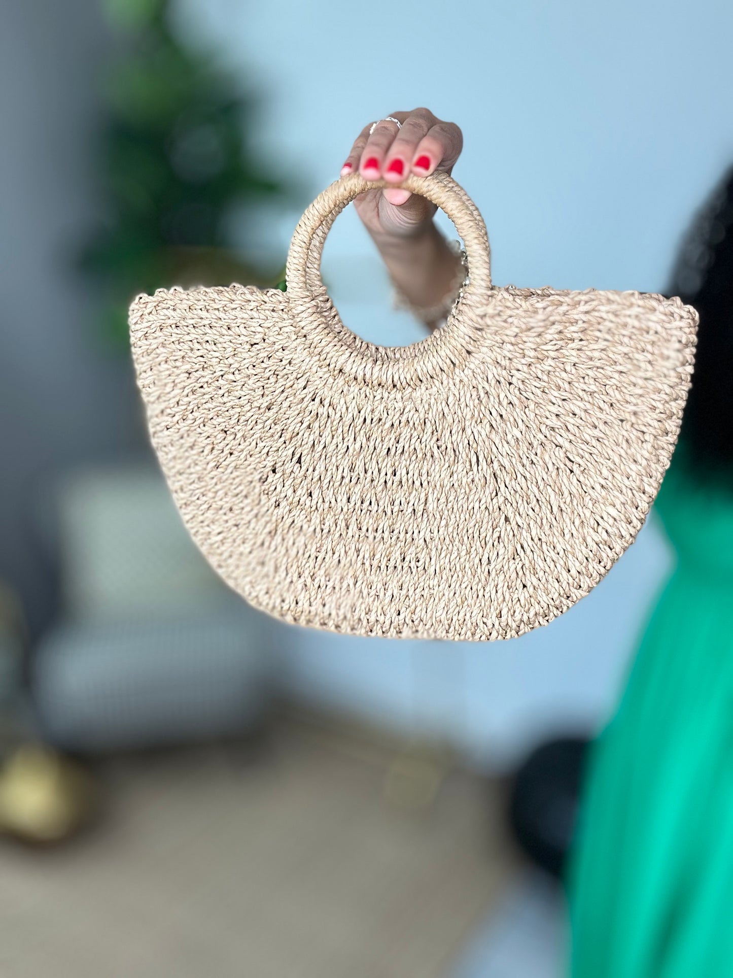 SALE CIRCLE HANDLE STRAW BAG