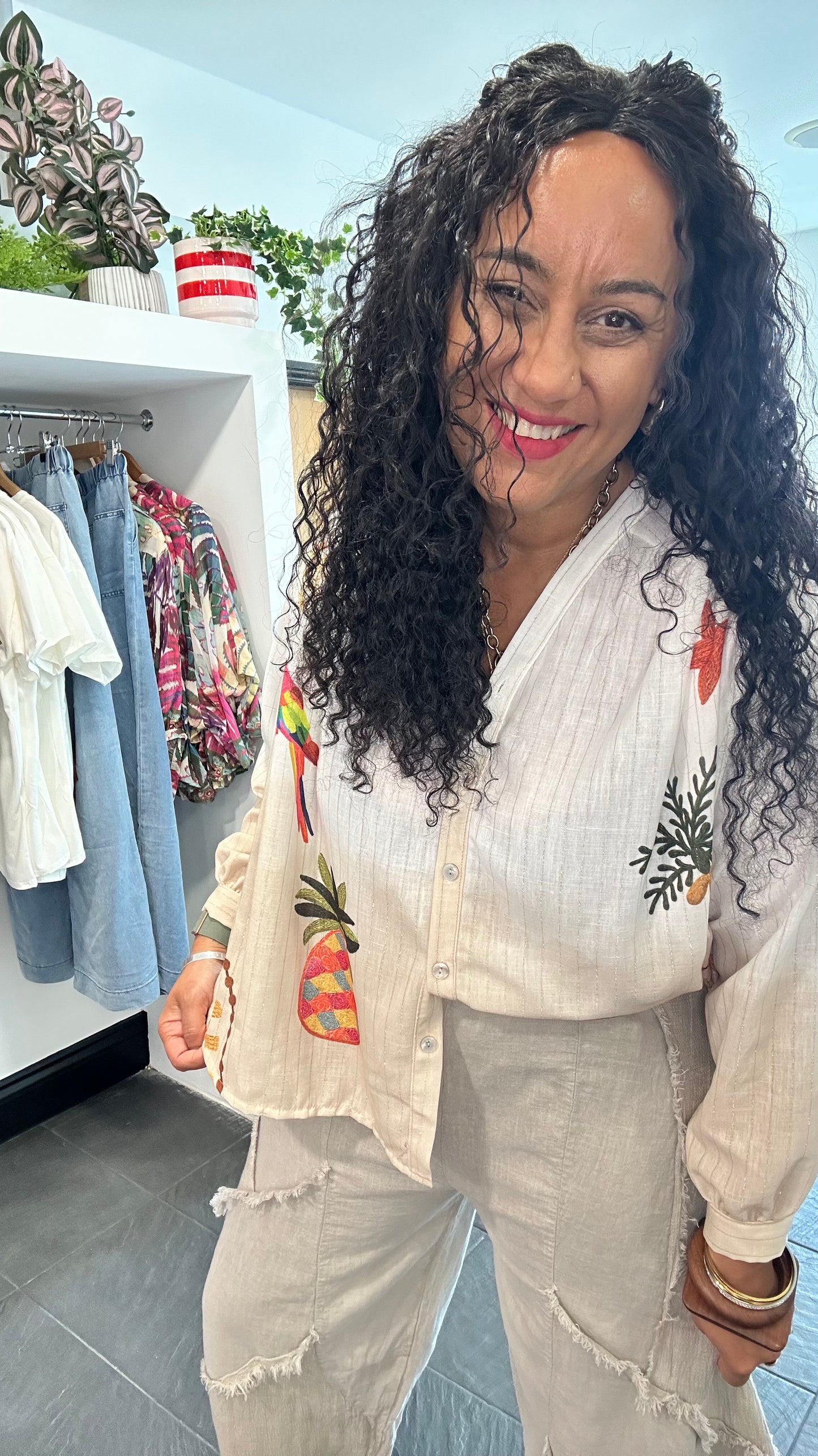 FUN & FRUITY 🍍 TROPICAL BLOUSE WHITE & MOCHA *New