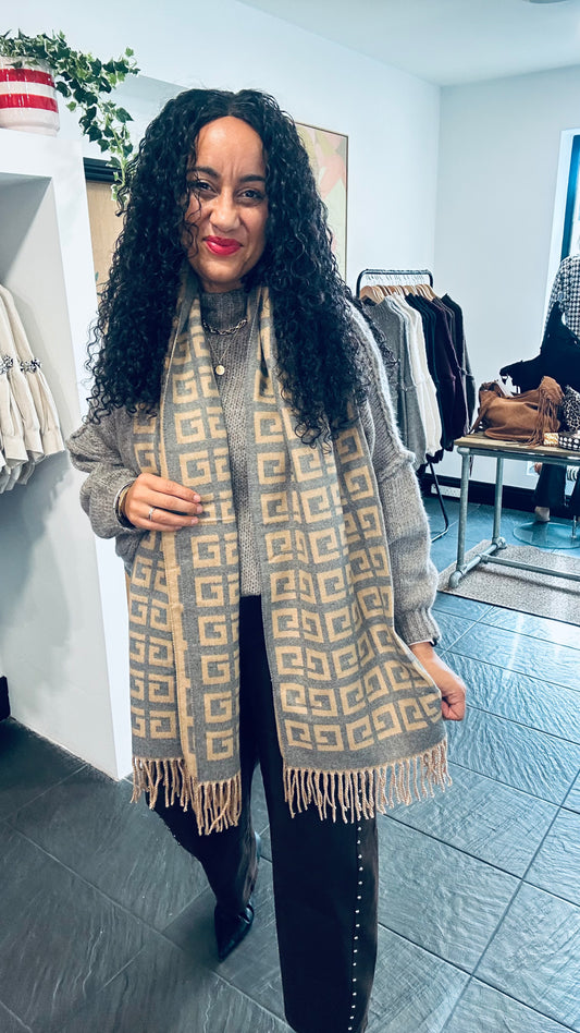 GEOMETRIC REVERSIBLE SCARF TAUPE & GREY *New