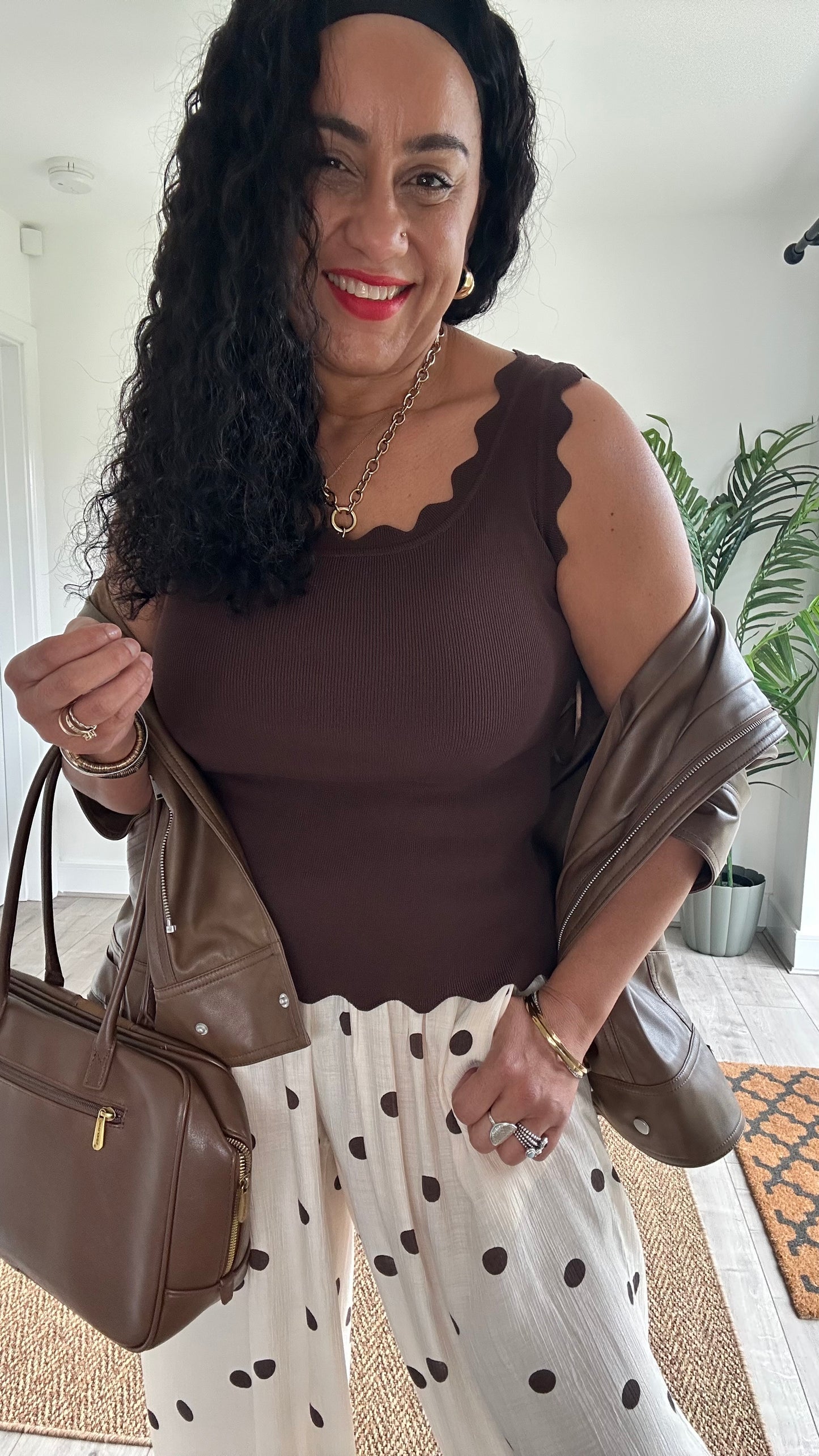 SCALLOPED VEST BROWN *New